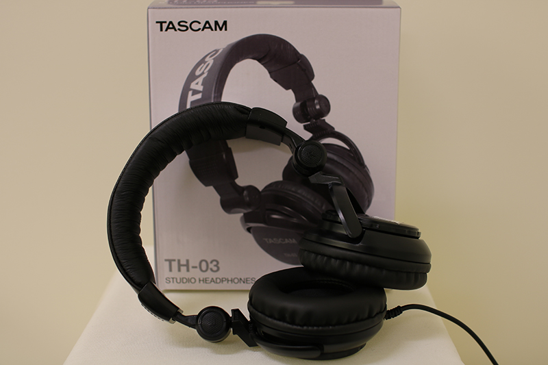 TASCAM TH-03 Studio Headphones